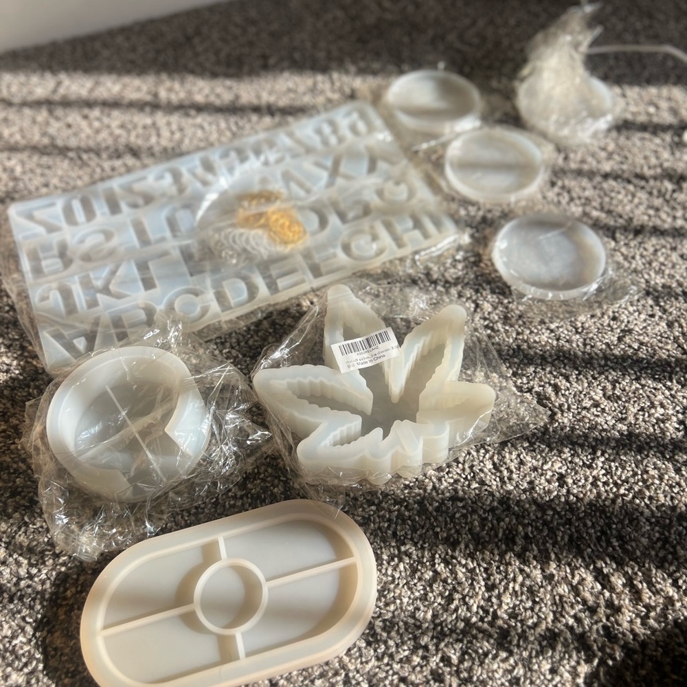 Resin mold set with keychain rings